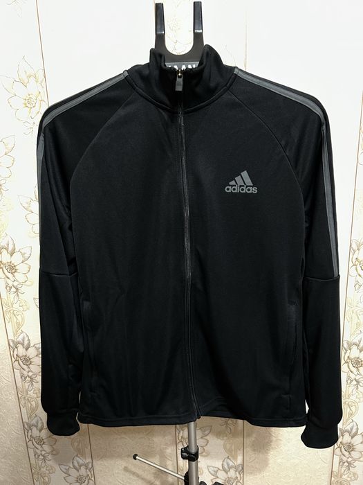 Фирменый спортивный костюм Adidas