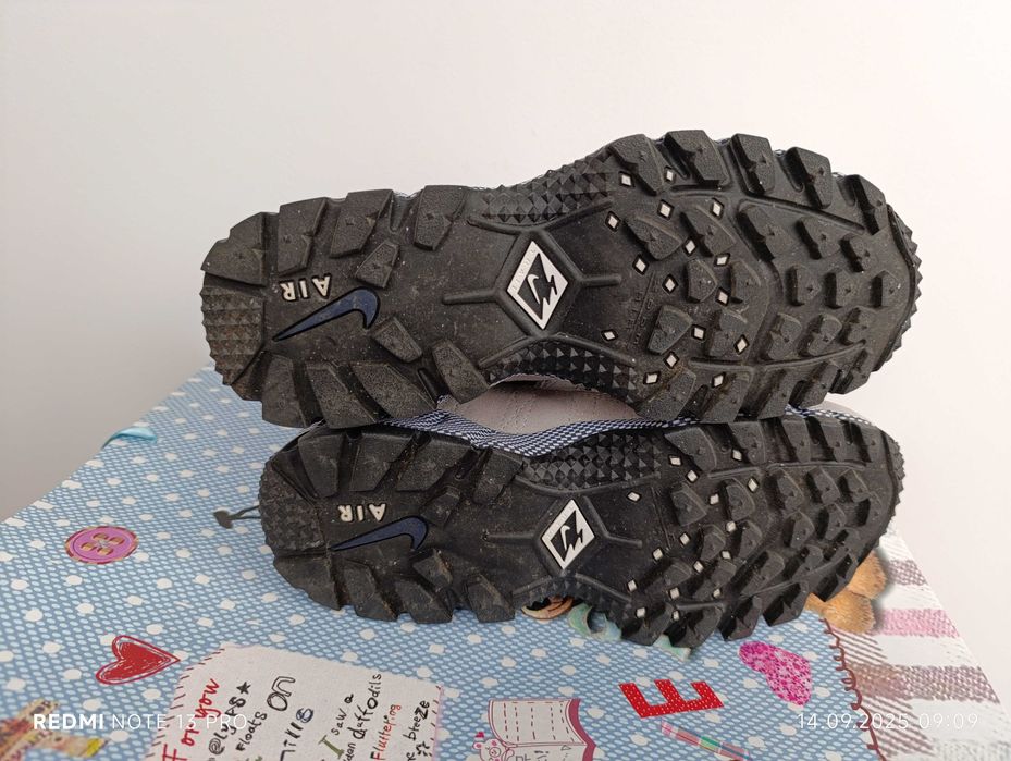 Nike Air Humara "оригинални маратонки 39 номер