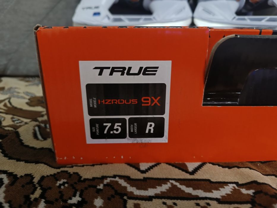 Хоккейные коньки