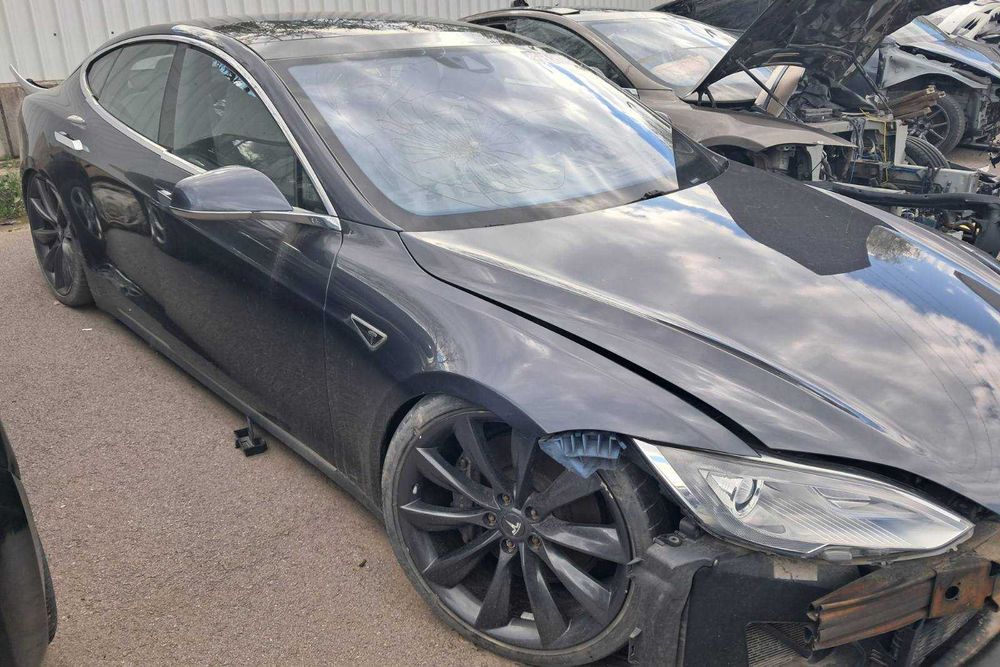 Tesla Model S, за оригинални части