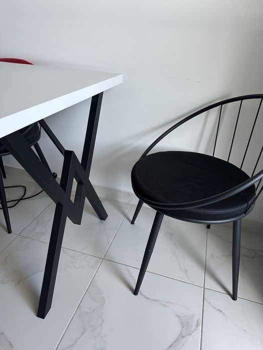 Set deosebit masa + 4 scaune