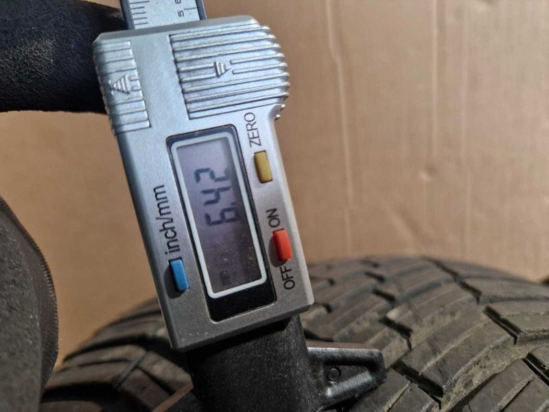 2 Continental R17 235/55
всесезонни гуми DOT4720