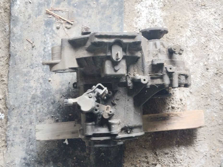 Продам Б/у КПП Пассат б3 на запчасти