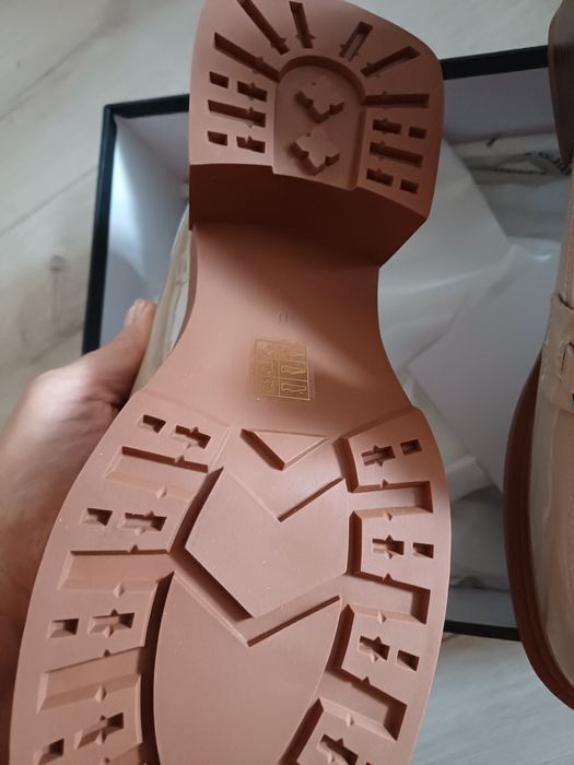 Женская обувь. Натуральные