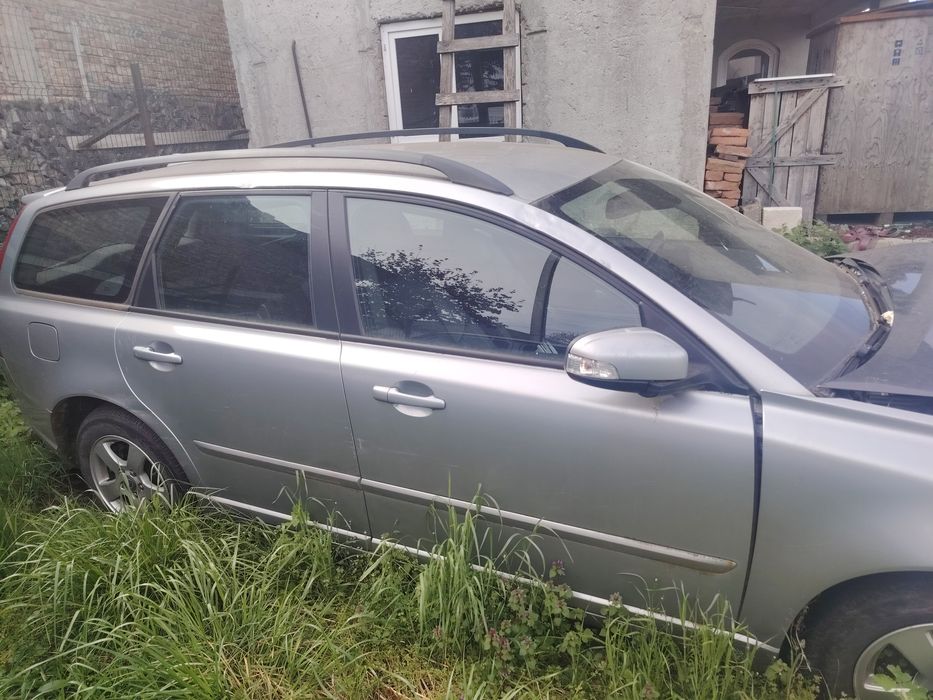 Vand mașina pentru piese