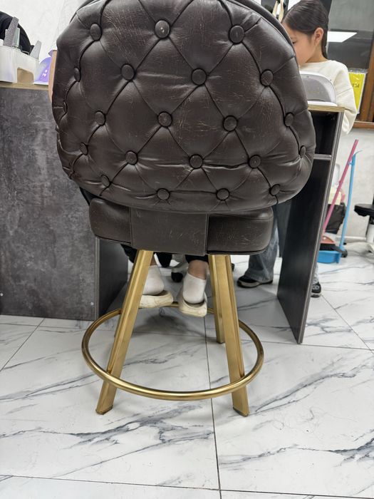 Стулья крутяться срочно 8 шт