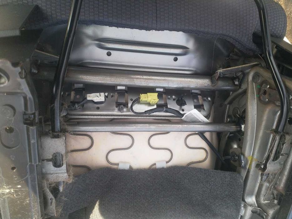 Предни седалки Нисан Тида