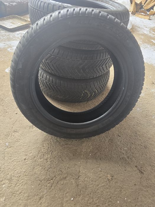 Всесезонни гуми в много добро състояние