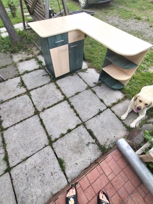 Birou pe colț verde închis și crem