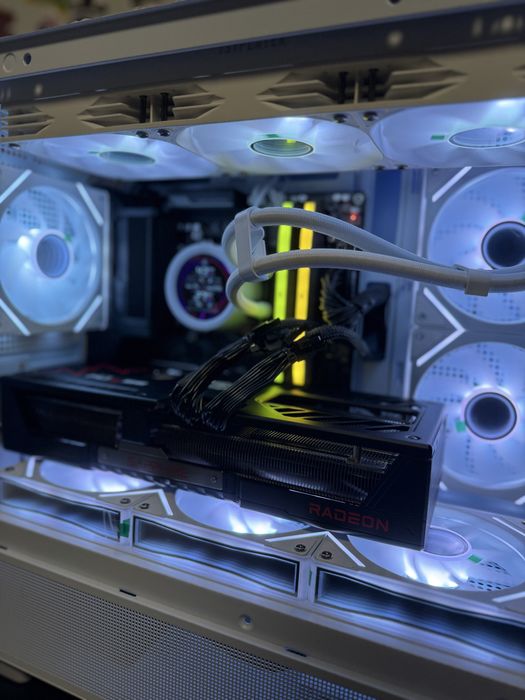 PC Gaming RGB RX9070 XT R7 9800x3d 32gb