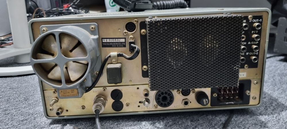 Statie transceiver Yaesu FT 901 DM si  FT 780 R