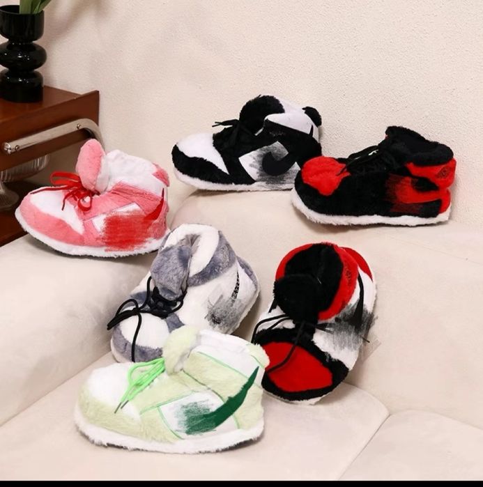 Домашние тапочки в виде кроссовок