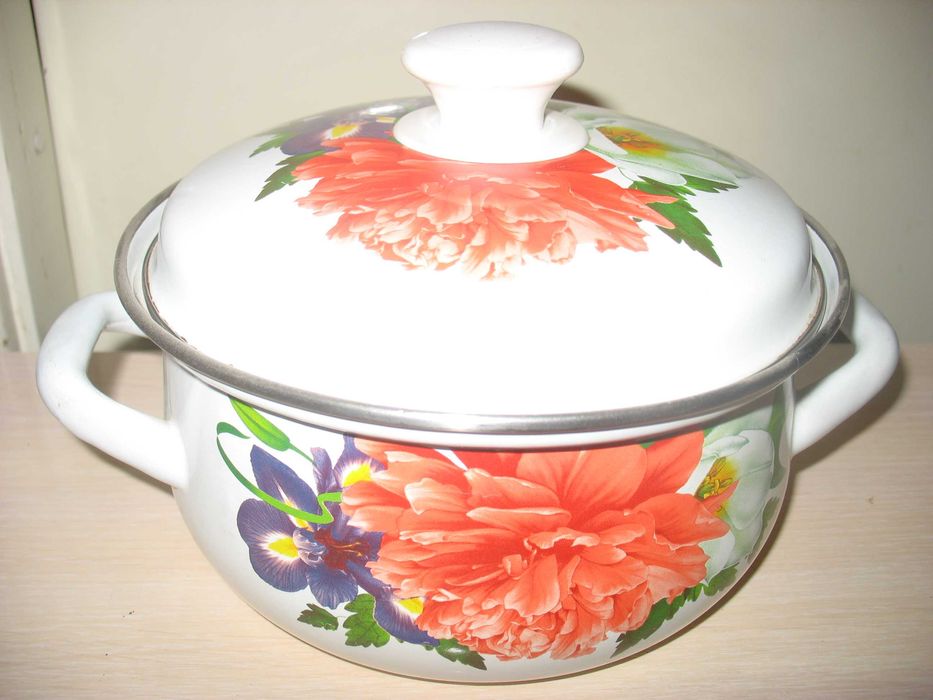 Кастрюля 3л, почти новая