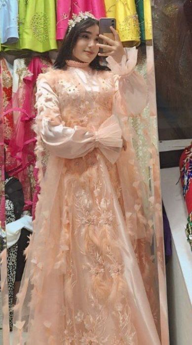 ansabil 1marta kiyilgan holati yangidey 
rangi och pushti 
fatasi ichi