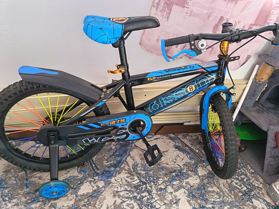 Vand bicicleta copii , potrivită  pt vârsta  5-8ani.