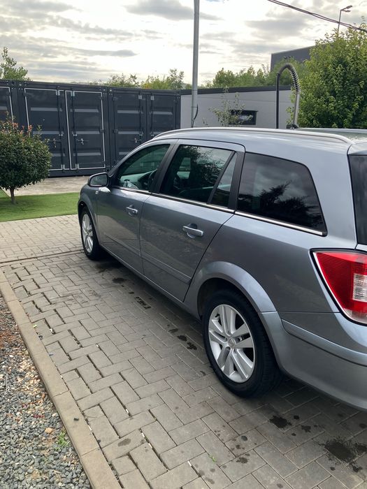 Vand Opel Astra H intretinut - facelift 125 cai