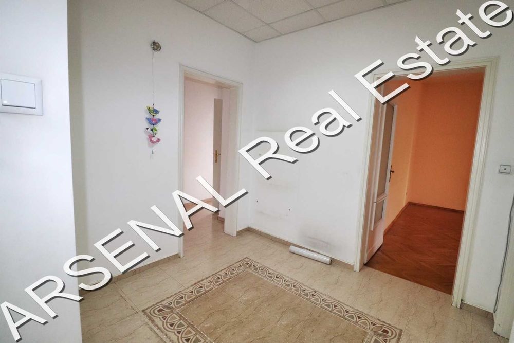 Дава се под наем Офис в София, Докторски паметник - 175 кв.м за 1000 € - Снимка #2