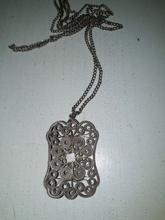 Сребърно колие и 2 брошки от филигран