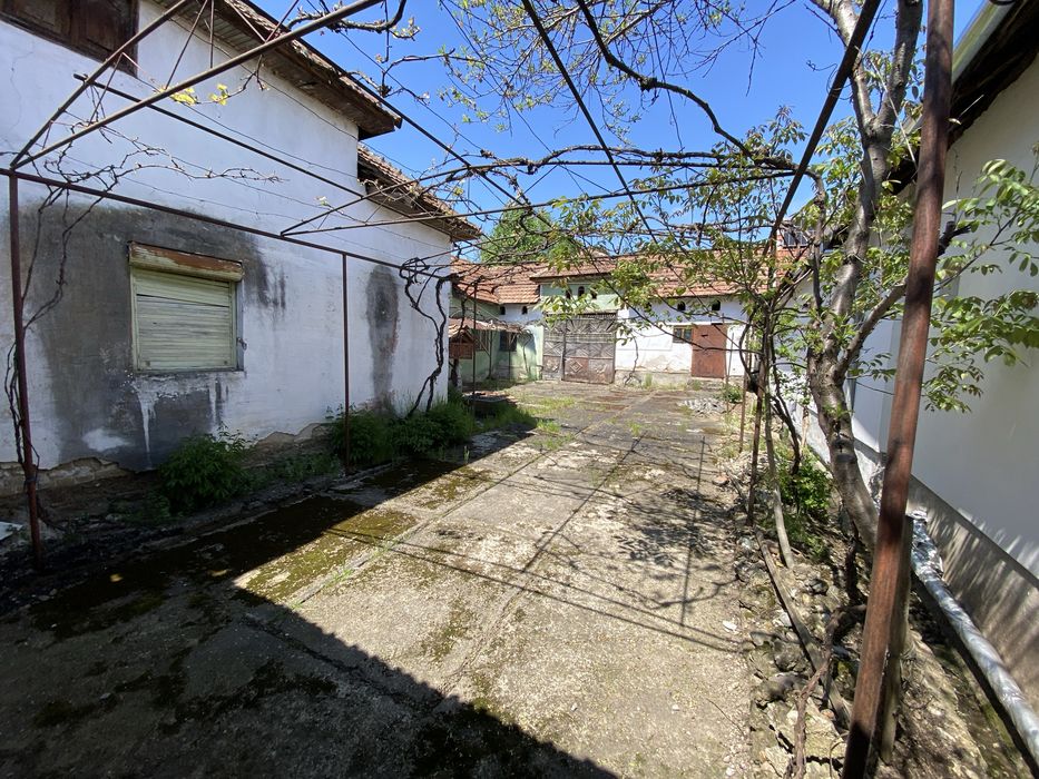 Casă de vânzare + livadă