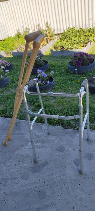 Продам деревянные костыли