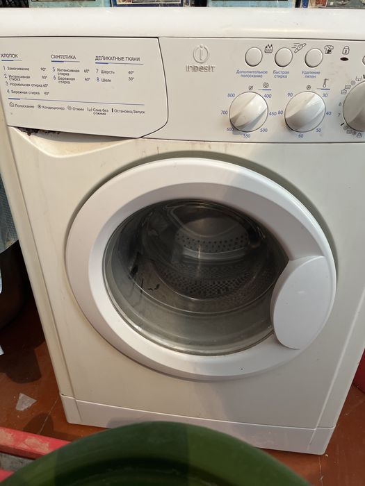 Стиральный машина Indesit.
