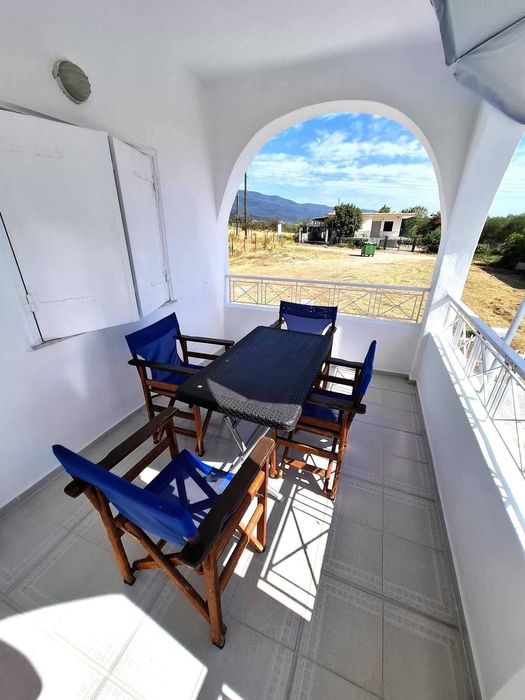 Продава прекрасна къща с площ 60 м2 и двор 220 м2 в Неа Врасна, Гърция