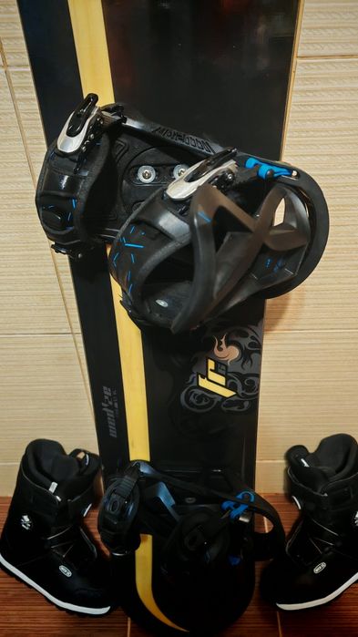 Placa snowboard 157cm -boots burton