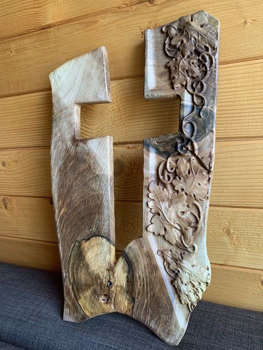 Дърворезба на стилизиран кръст