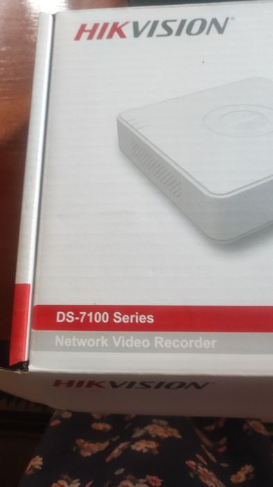 Сетевой видеорегистратор (NVR) серии Hikvision DS-7100 в