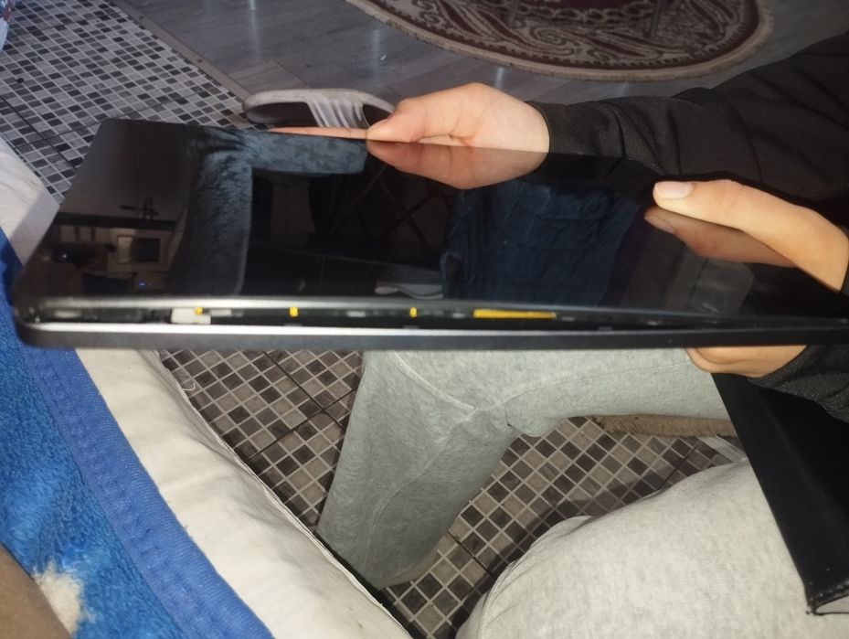 Tabletă funcțională doar de o ții în priză dau la schimb pe un telefon