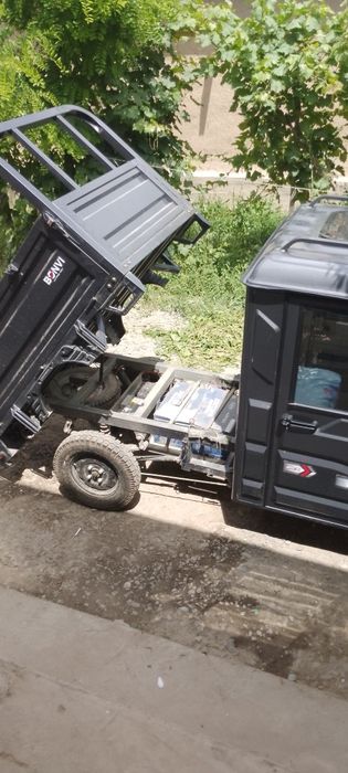 Skuter kabinali moped
