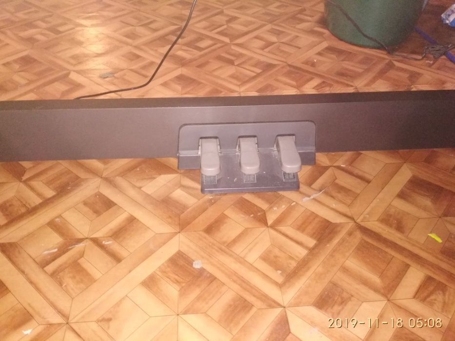 Синтезатор продам