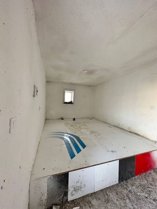 Иппадромдан 6км ишлаб чикариш учун 11 сотих биноси бор жой сотаман.