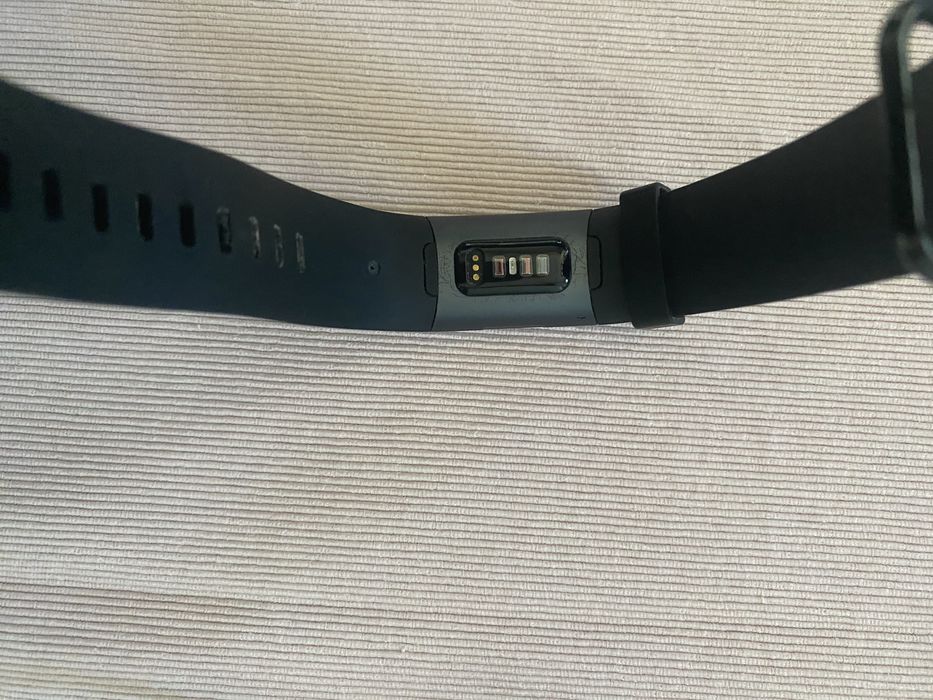 Смарт часовник/гривна Fitbit -Charge 3, черна