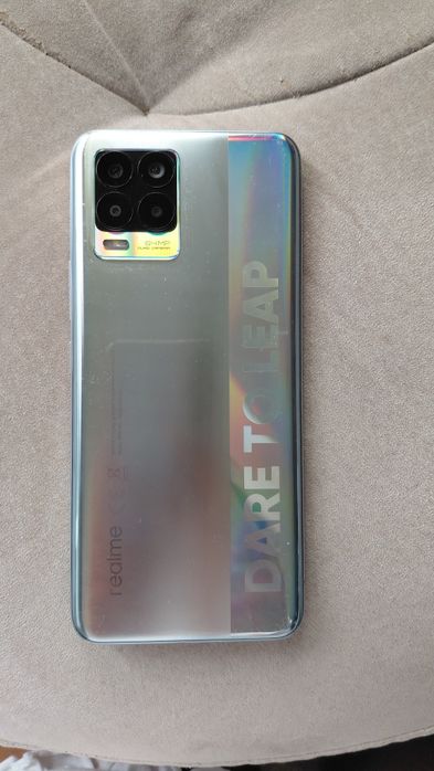 Телефон Realme 8