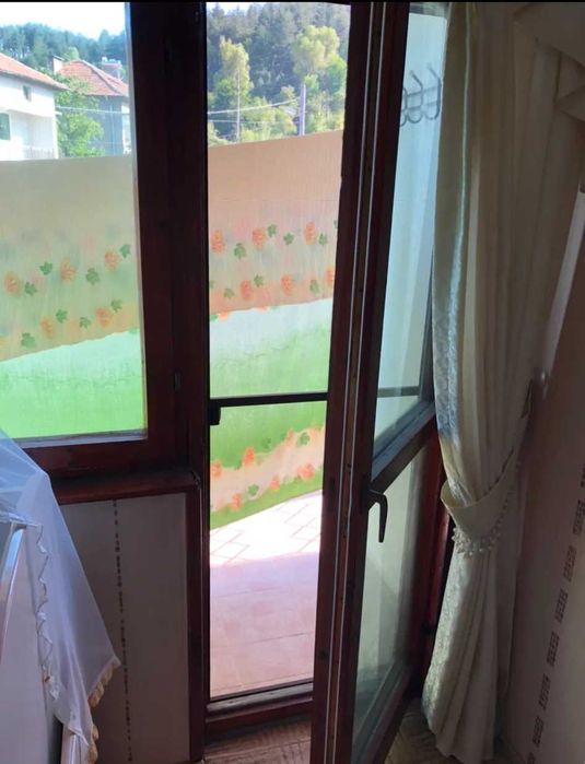 Дограма от естествено дърво