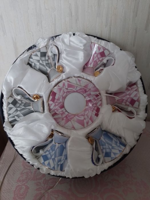 Продам чайный сервиз на 6 персон