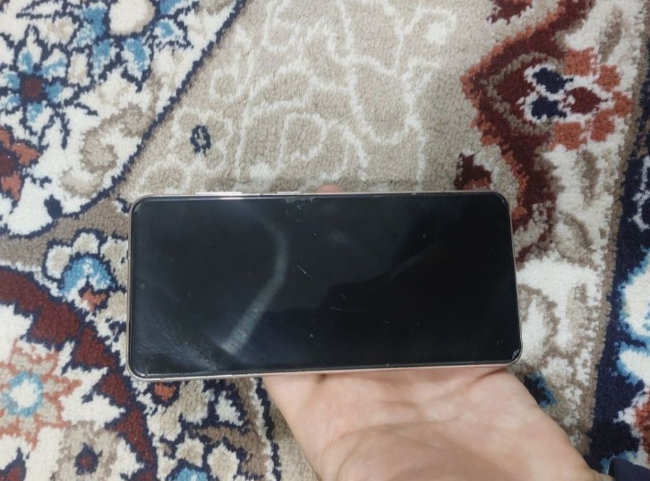 Samsung  s 21  sotiladi