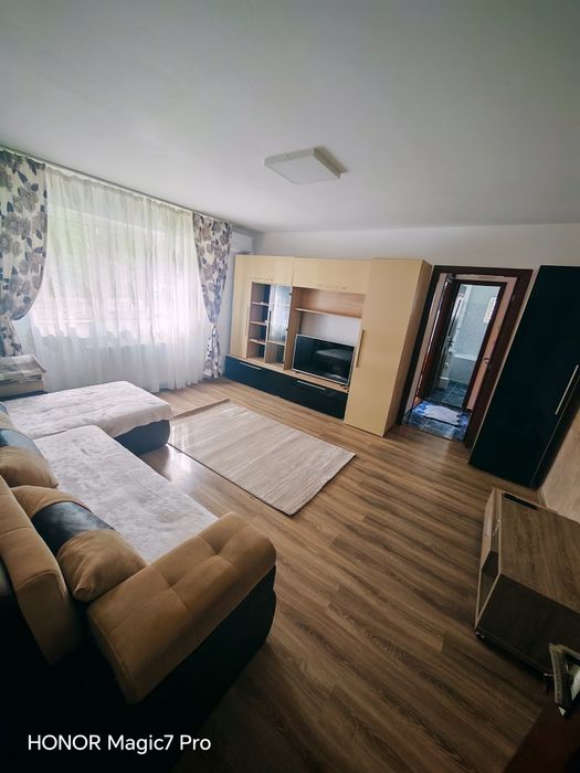 Închiriez apartament