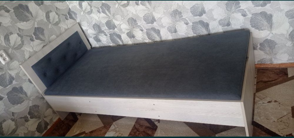 Продам односпальную кровать