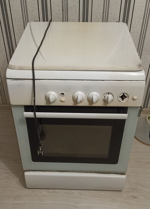 Продам газовую плиту