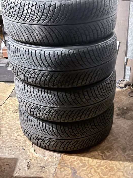 Продам шины зима липучка  245.45 r20