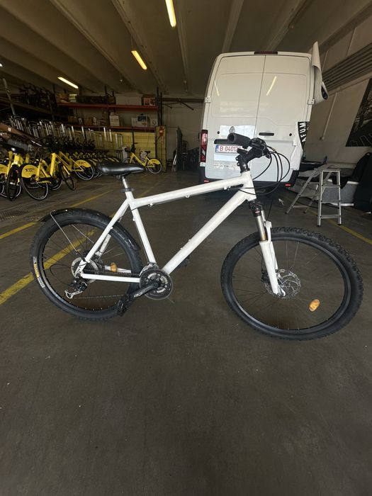 Bicicleta MTB alba rockrider