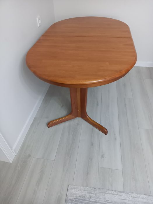 Стол             .