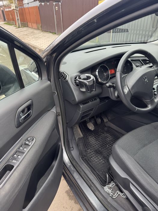 Peugeot 5008, 2012