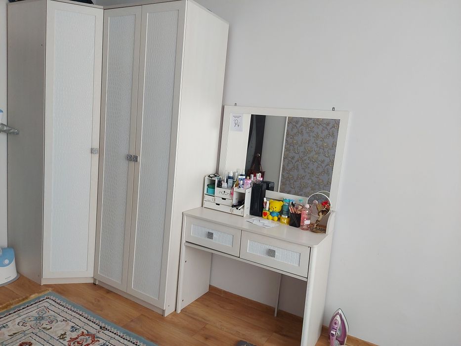 Угловой шкаф тумбасымен сатылады