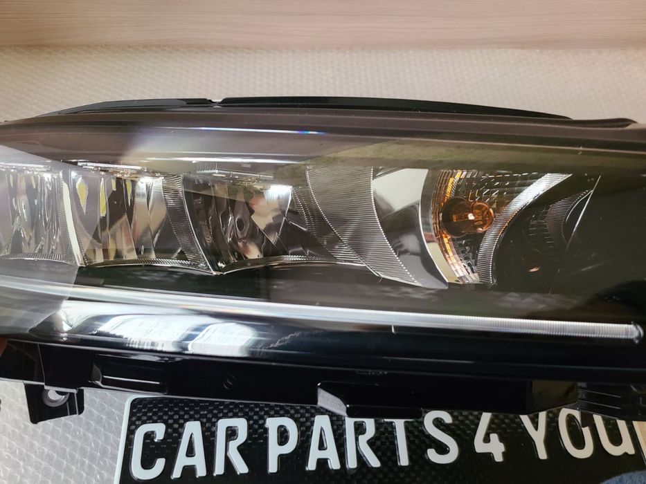 Фар десен Skoda Enyaq Перфектен