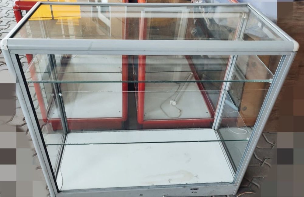 Продается ветрины и манекены