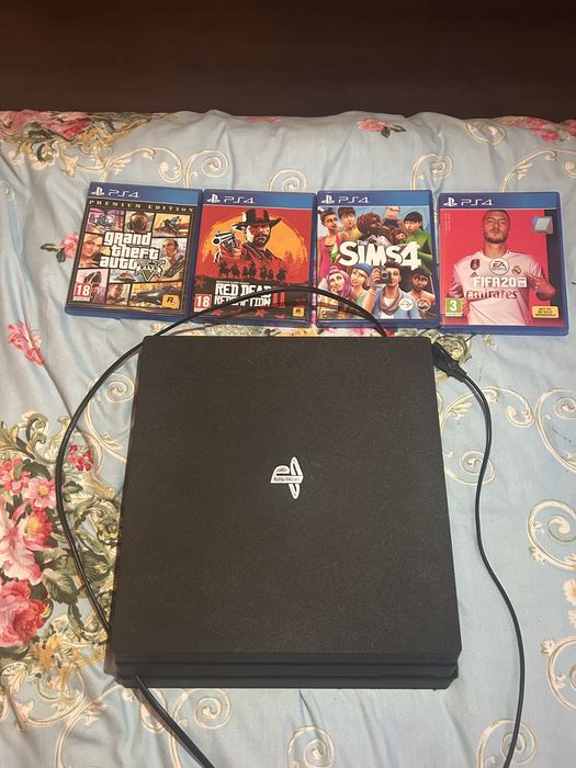 Vând PS4 Pro 1TB