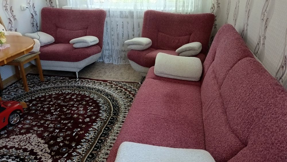 Продам диван с креслами недорого